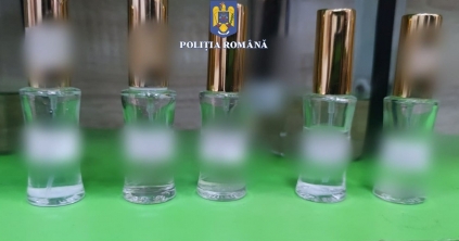 Parfümhamisítókat fogtak a rendőrök